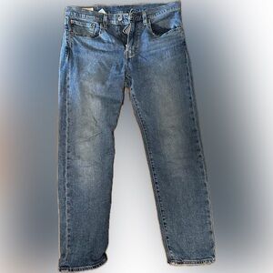 Levi’s 502 Jeans